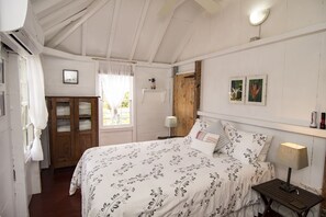 2 bedrooms, iron/ironing board, travel cot, free WiFi