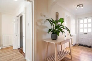 House, Private Bathroom, Canal View | Interior