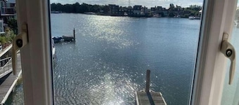 Abingdon House - 4 BR on the Marina