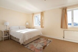 บ้านพัก, ห้องน้ำส่วนตัว, วิวคลอง | 4 ห้องนอน