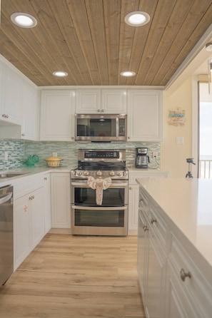 Køleskab, mikrobølgeovn, ovn, opvaskemaskine