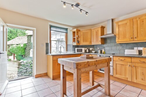 Lake District village house for 10, close to pubs and amazing walks