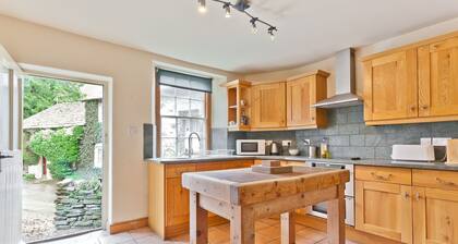 Lake District village house for 10, close to pubs and amazing walks