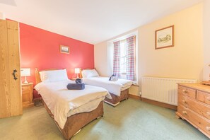 4 chambres, fer et planche à repasser, Wi-Fi gratuit, draps fournis