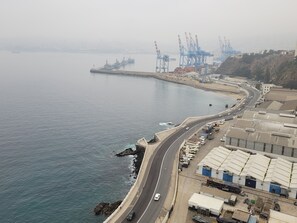 Aerial view - EXELENTE VISTA AL MAR Y MUY CERCANOS A PLAYAS, CENTRO DE LA CIUDAD. (Valparaíso)