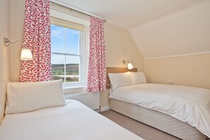 6 habitaciones, tabla de planchar con plancha y wifi gratis 