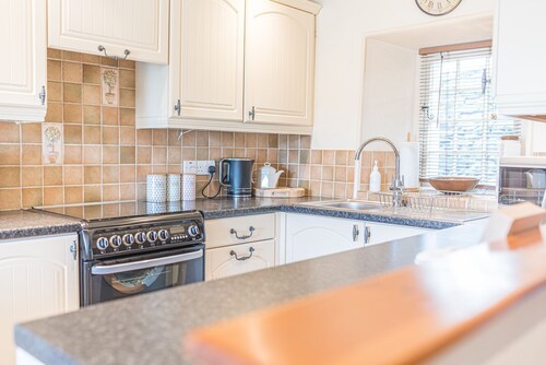 Beautiful cottage with incredible lake views from private balcomy