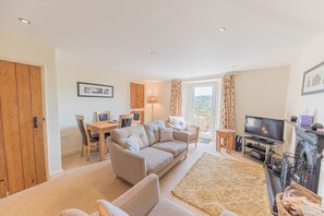 Smart-TV, Kamin, DVD-Player