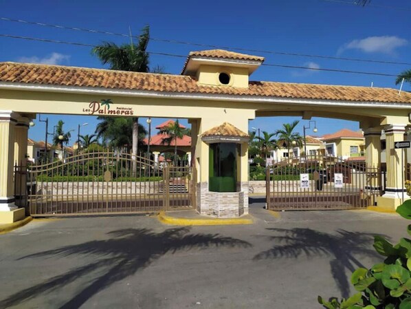 المنشأة من الخارج