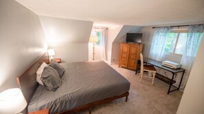 3 chambres, bureau, fer et planche à repasser, draps fournis