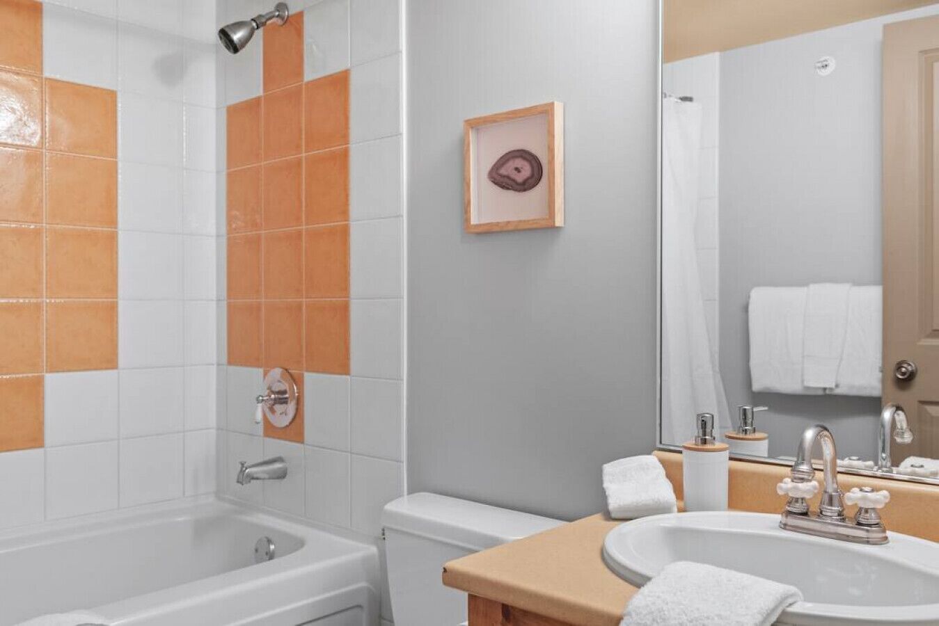 Condo, 1 King Bed with Sofa bed, Slope side | Bathroom | Combined shower/bathtub, free toiletries, hair dryer, towels