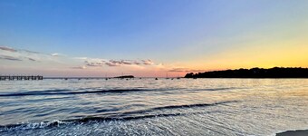 Walk to private beach, bay & village. Bedrooms AC & DOG friendly!