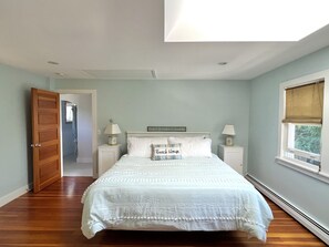 3 bedrooms, desk, free WiFi, bed sheets