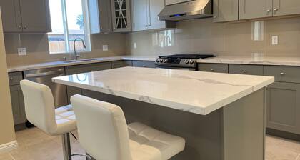 Cozy spacious house near RoseBowl, DTLA, and more