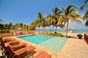 حمّام سباحة خارجي