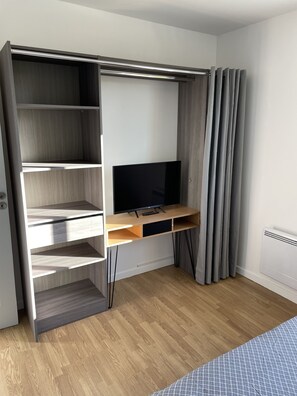 2 Schlafzimmer, Schreibtisch, Bügeleisen/Bügelbrett, kostenloses WLAN