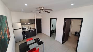 32-inch LED TV with digital channels, TV, Netflix