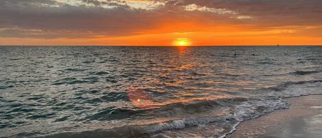 ビーチの近く、ビーチタオル