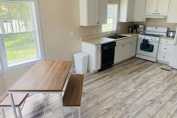 Frigorífic, microones, placa de cuina i rentaplats