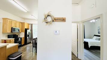 2 bedrooms, iron/ironing board, travel cot, free WiFi