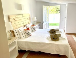 7 Schlafzimmer, Zimmersafe, Schreibtisch, Bügeleisen/Bügelbrett