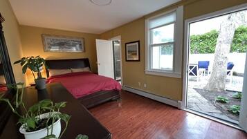 1 bedroom, desk, iron/ironing board, WiFi (free)