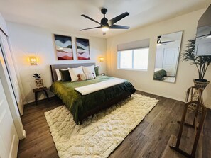 6 bedrooms, iron/ironing board, travel crib, free WiFi - Two Houses Together for 16 People!  5 min from downtown, 25 min from Snowbowl. (Flagstaff)