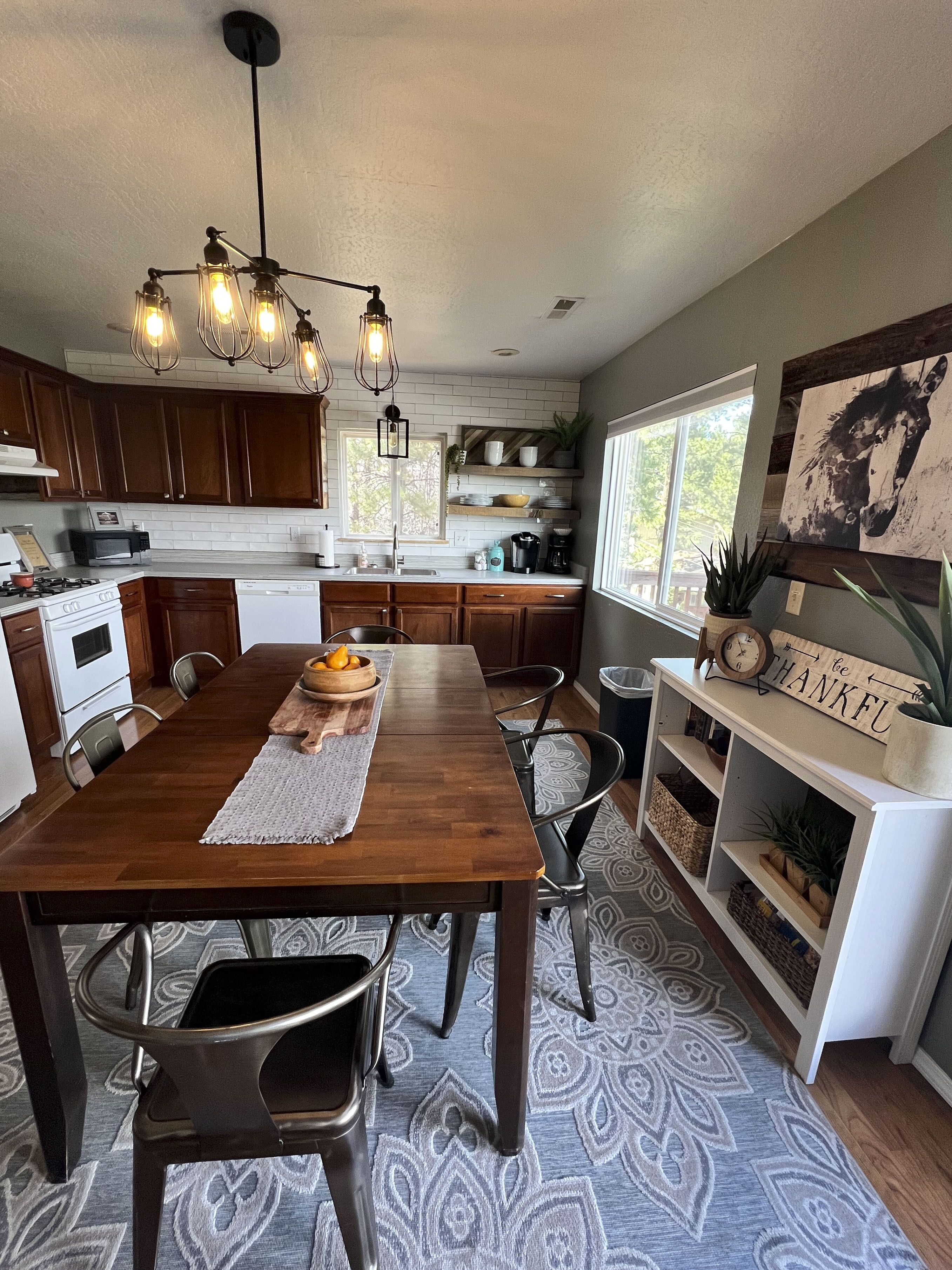 ثلاجة، ميكروويف، فرن، موقد طهي مسطح