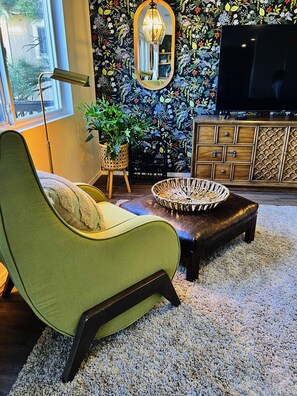 Smart TV - Two Houses Together for 16 People!  5 min from downtown, 25 min from Snowbowl. (Flagstaff)