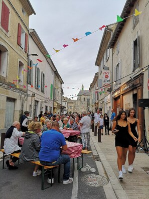 Outdoor dining - Village house, swimming pool, enclosed garden, quiet and Luberon (Le Thor)