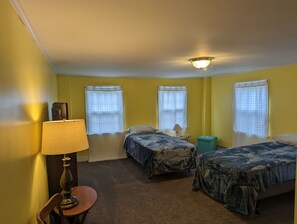 2 chambres, bureau, fer et planche à repasser, accès au Wi-Fi (inclus)