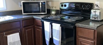 Downtown apartment with free parking