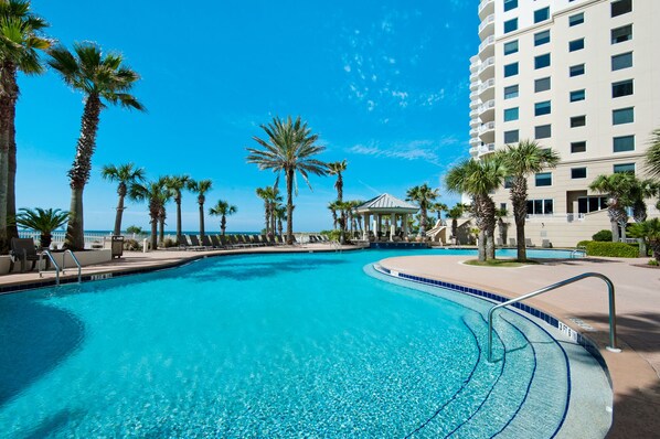 Piscina all'aperto, una piscina riscaldata