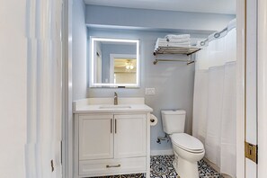 Hair dryer, towels - Charming studio with kitchenette, outdoor shower & high-speed WiFi - near beach (Rockport)