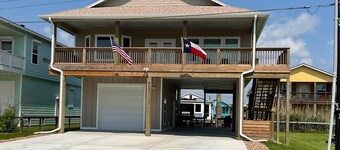 Charming studio with kitchenette, outdoor shower & high-speed WiFi - near beach