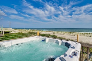 Outdoor spa tub - Oceanfront with HOT TUB & ELEVATOR. Views from every room! (Oak Island)