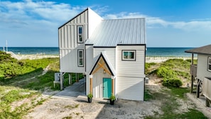 Exterior - Oceanfront with HOT TUB & ELEVATOR. Views from every room! (Oak Island)