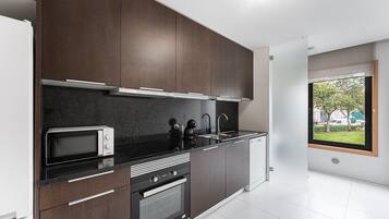 Refrigerador, microondas, horno, lavavajillas