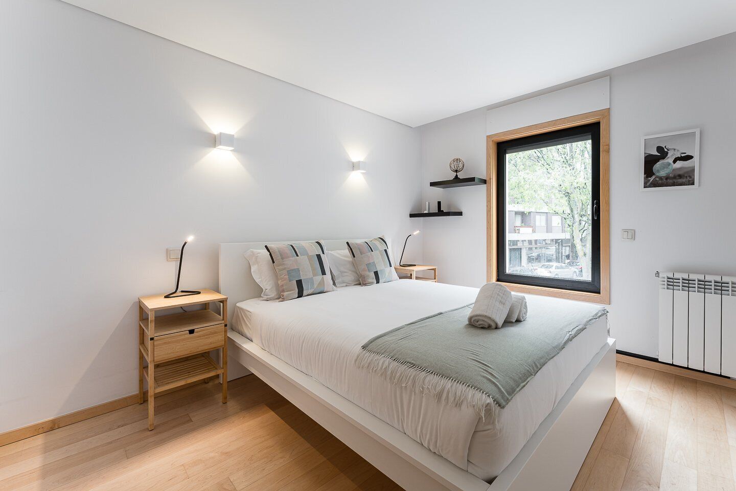 2 bedrooms, iron/ironing board, internet, bed sheets