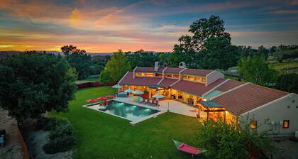 Luxe 5* Sleeps 12, Spa, Pool, EV, Stunning!