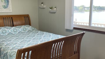 3 bedrooms, desk, free WiFi, bed sheets