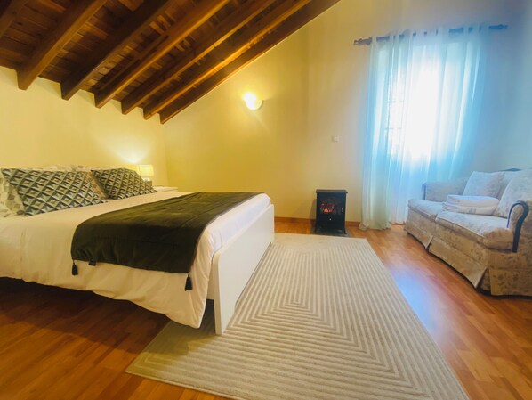 2 chambres, bureau, fer et planche à repasser, Wi-Fi gratuit