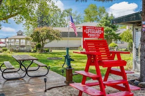 Outdoor dining - Beach House Walking Distance to Everything (Caseville)