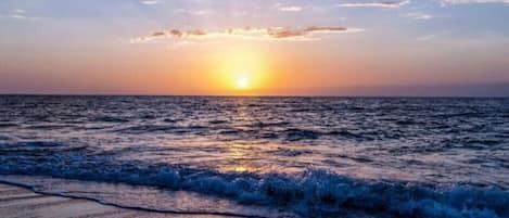 Beach nearby, sun-loungers, beach towels