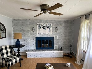 Smart-tv, pejs, bordfodbold, bøger