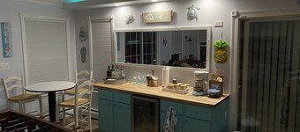 Beach House in Caseville Center walking distance to Everything