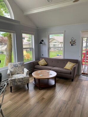 Smart-tv, pejs, bordfodbold, bøger