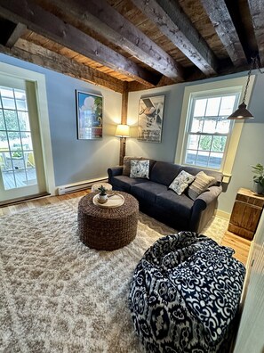 Téléviseur connecté, livres, sélection de musique, sélection de films