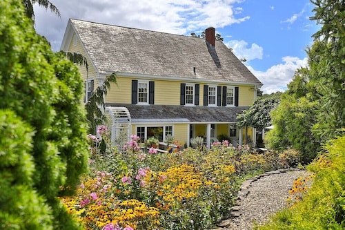 Warm Brook Farm | 1792 Vermont Farmhouse, Hot Tub, Koi Pond & Gardens