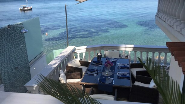 Villa | Balcony - Luxury Waterfront Villa Kayaks & Paddle Boards inc (Karpenisi)